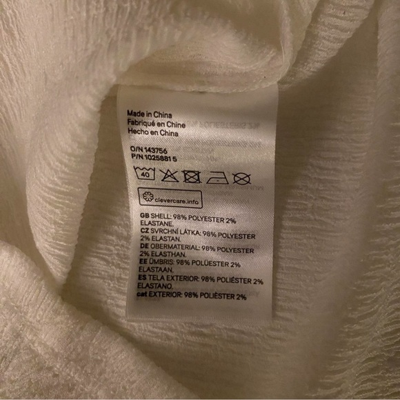 NWT H&M White Crinkle Cropped Button Up Shirt - Small - Picture 3 of 4